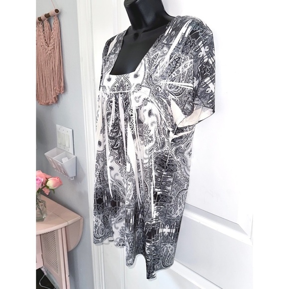 Unity World Wear grey and white top - Picture 2 of 4